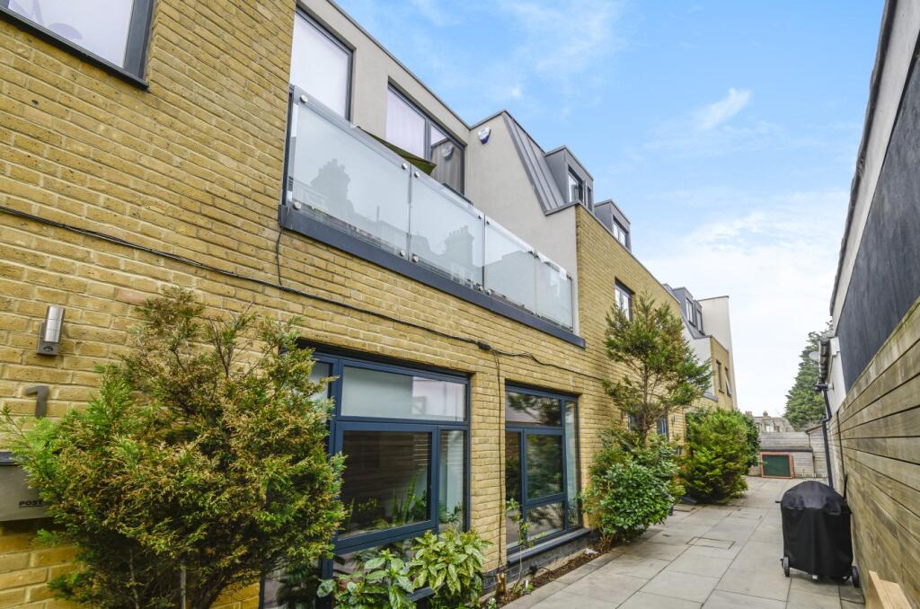 Main image of property: High Road, London, N22