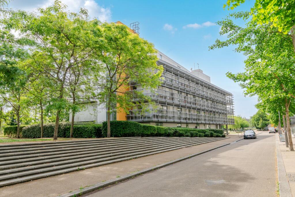 Main image of property: Chadwell Lane, London, N8