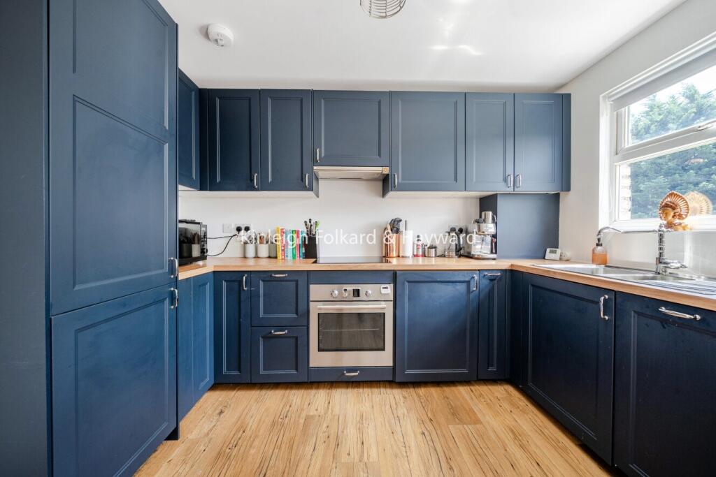 Main image of property: Park Avenue South, London, N8