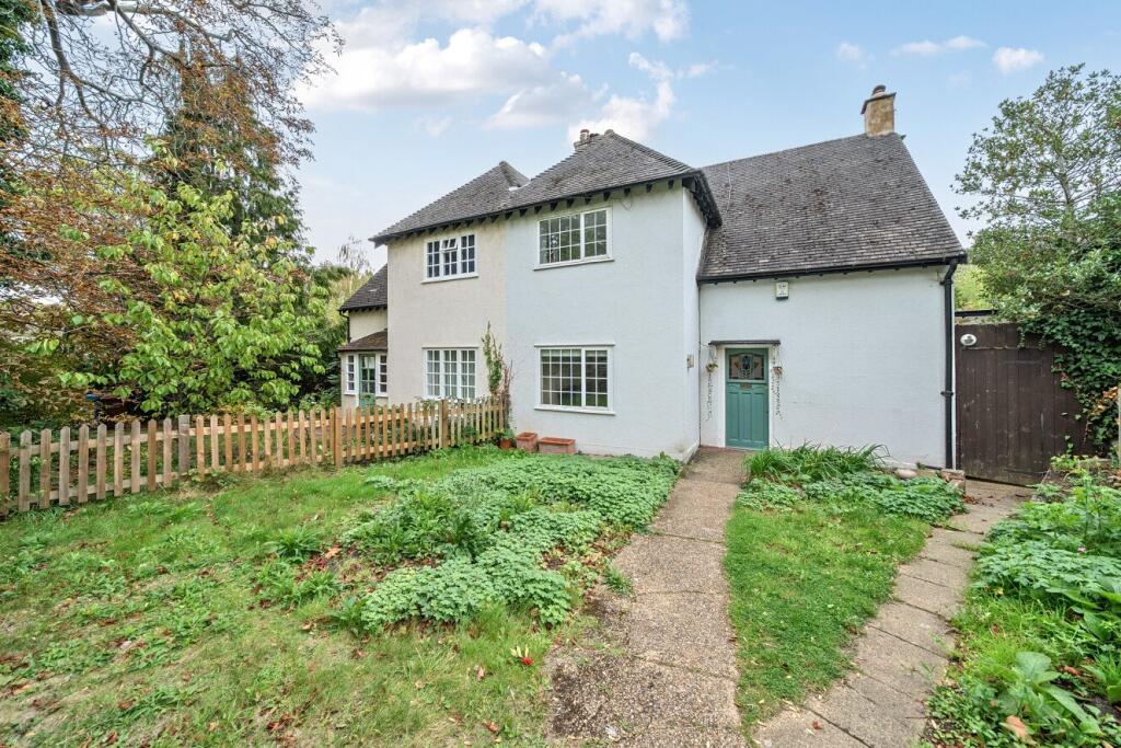 Main image of property: Red Post Hill, London, SE24