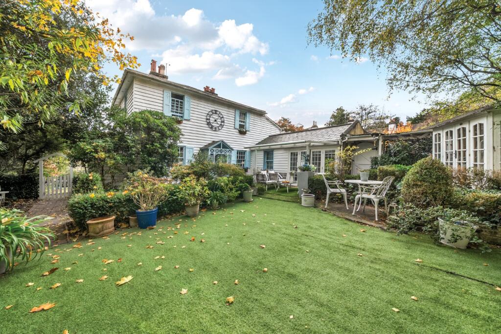 Main image of property: Mount Gardens, London, SE26