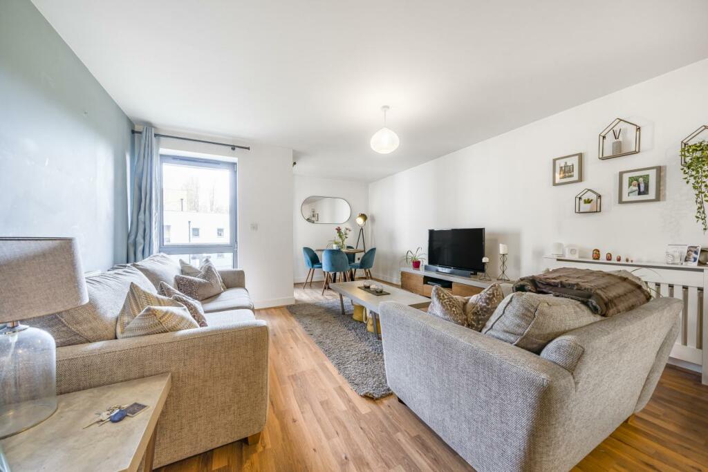 2 bedroom flat for sale in St Georges Grove, Earlsfield, SW17