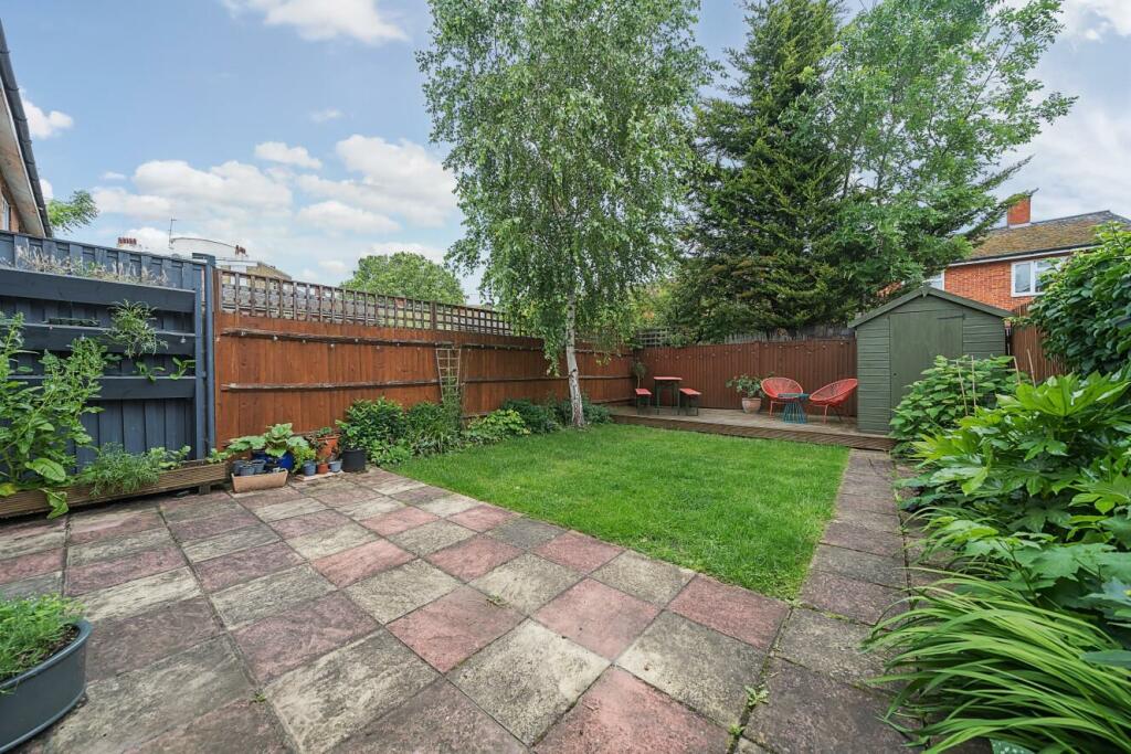 3 bedroom terraced house for sale in Strathdon Drive, Earlsfield, SW17