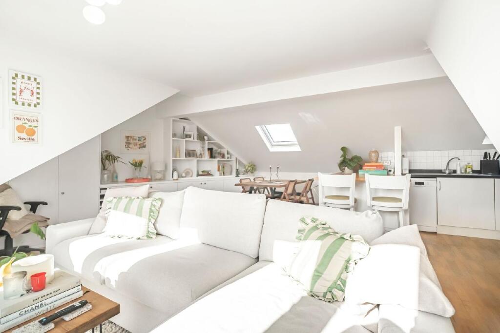 Main image of property: Weybourne Street, Earlsfield, London, SW18