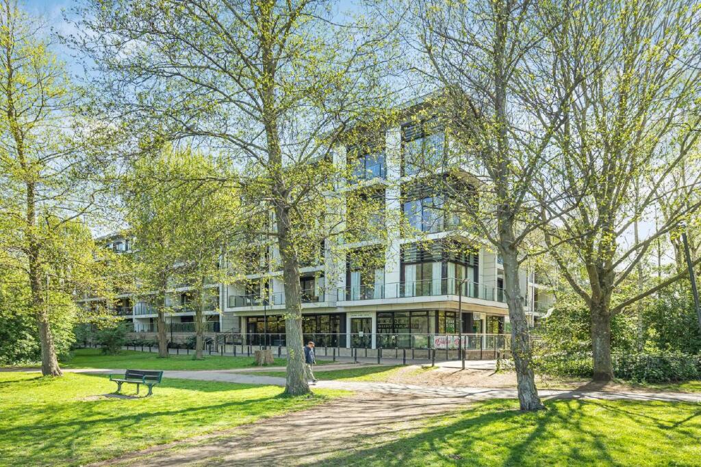 Main image of property: Knaresborough Drive, Earlsfield, London, SW18