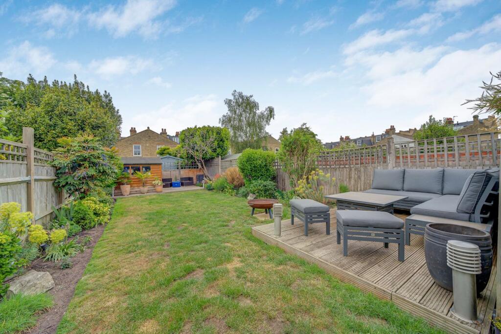 Main image of property: Burntwood Lane, Earlsfield, London, SW17