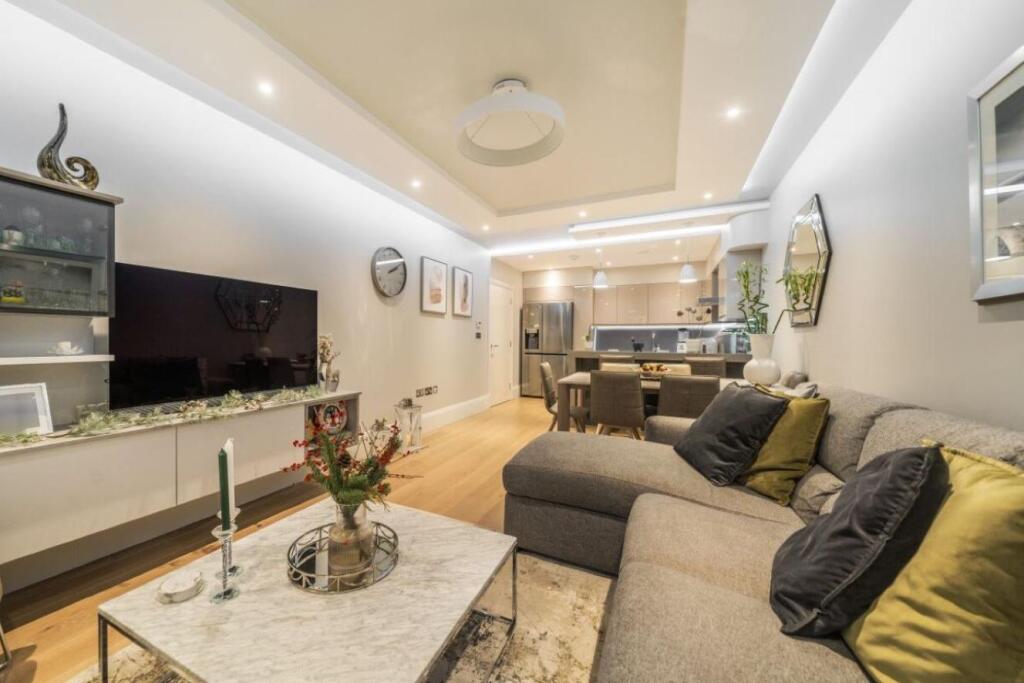 Main image of property: Knaresborough Drive, Earlsfield, London, SW18