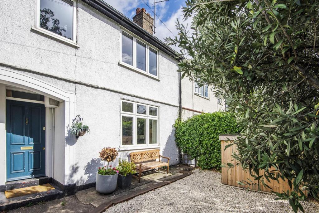 3 bedroom terraced house for sale in Burntwood Lane, Earlsfield, SW17