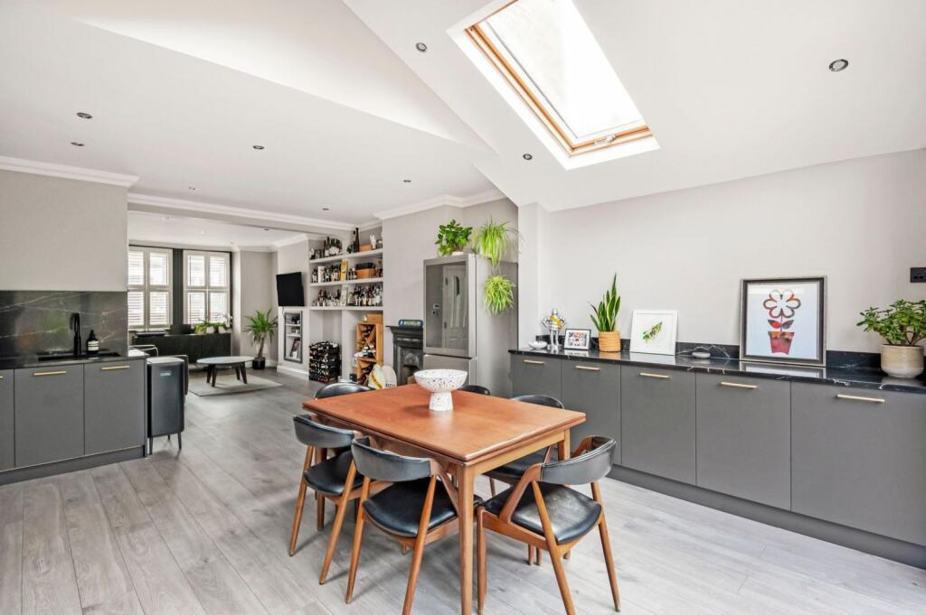 Main image of property: Garratt Lane, Earlsfield, London, SW17
