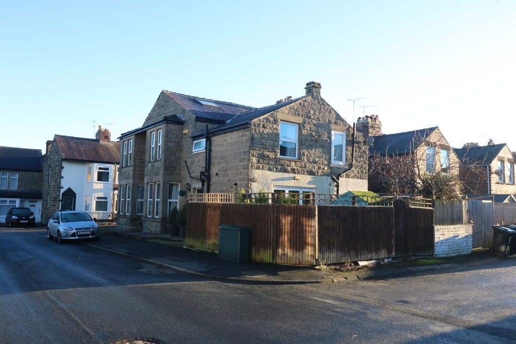 Main image of property: 36 Grove Park Terrace, Harrogate, HG1 4BW 