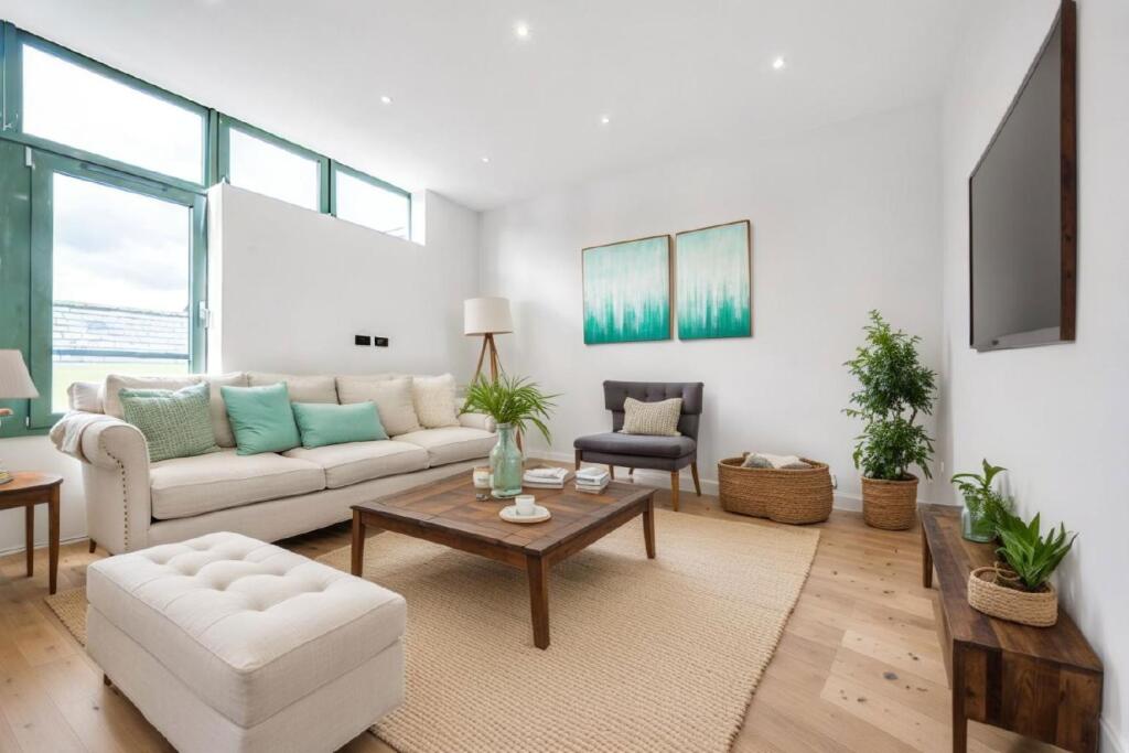 Main image of property: Clifton Walk, Hammersmith, London, W6