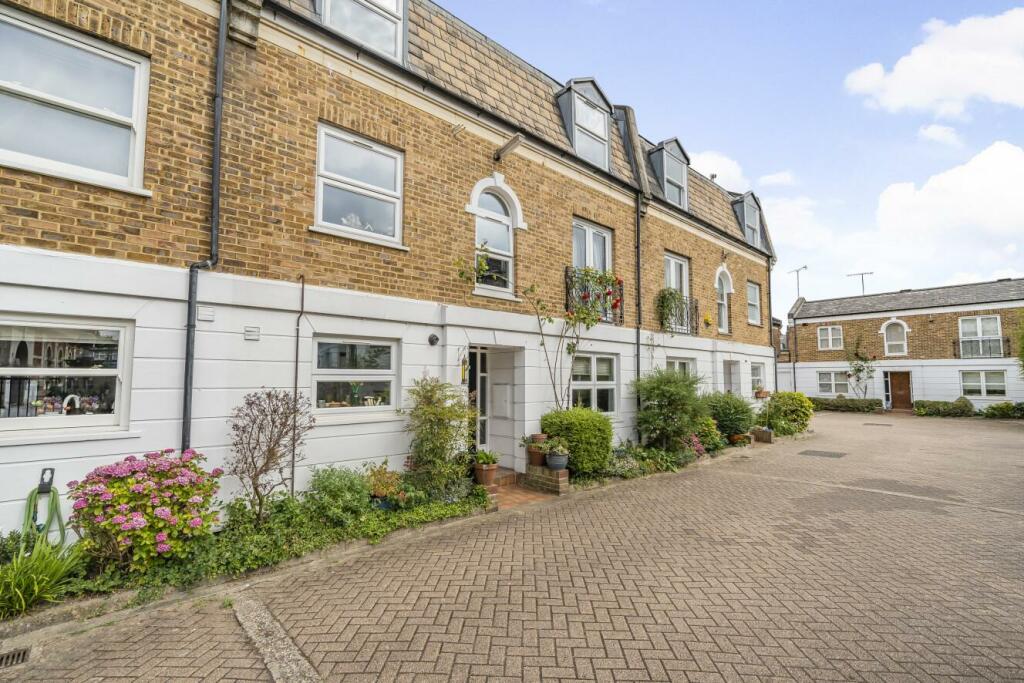 4 bedroom terraced house for sale in Ravenscourt Place, Hammersmith, W6