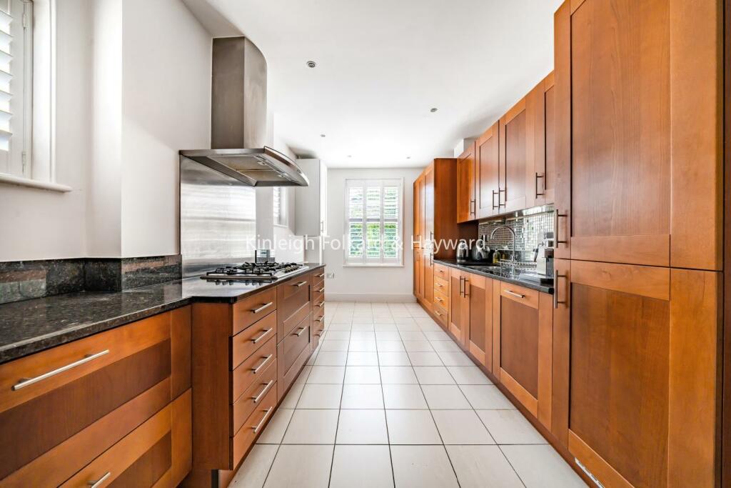 2 bedroom flat for sale in Westerham Road, Keston, BR2