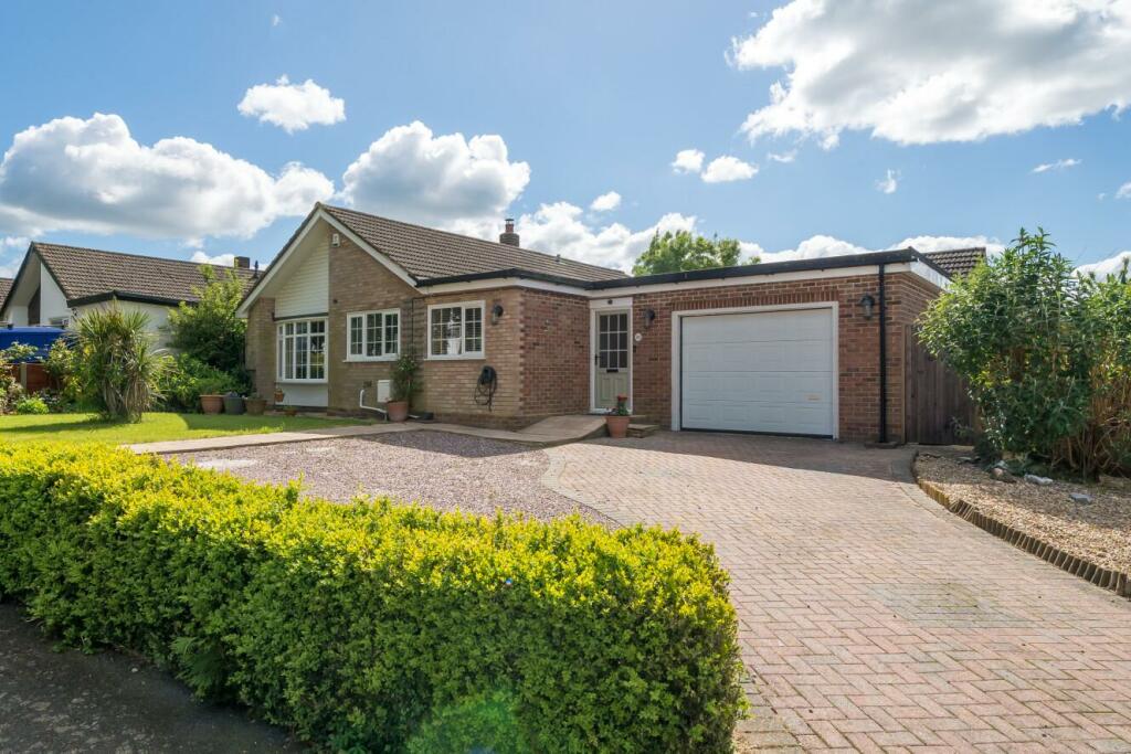 3 bedroom bungalow for sale in Village Green Avenue, Biggin Hill, TN16