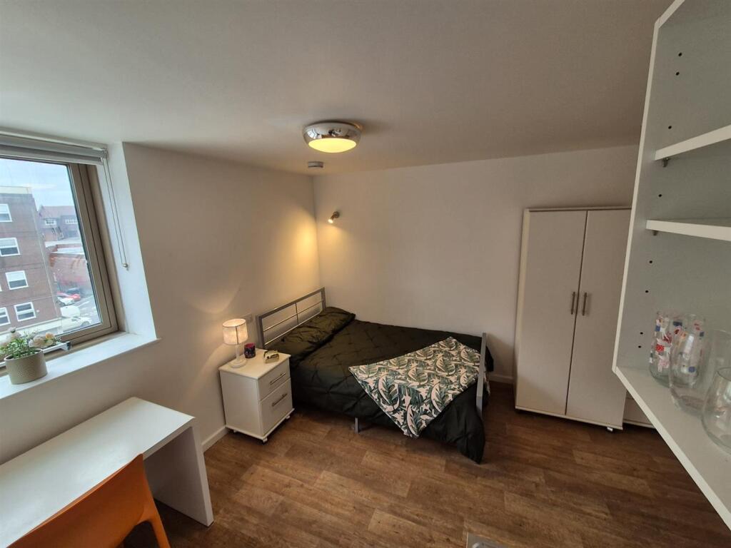 Main image of property: STUDENT SELF CONTAINED STUDIO