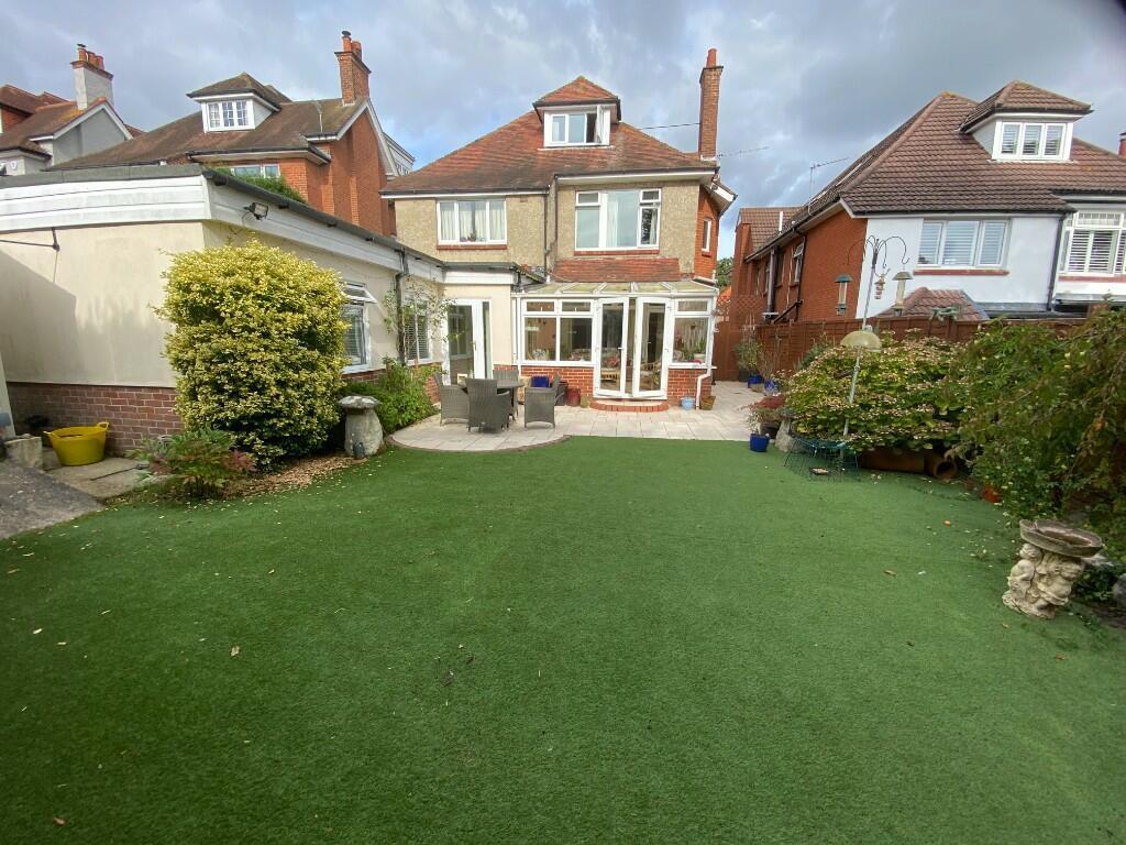Main image of property: EN-SUITE ROOMS TO RENT, ALL BILLS INCLUDED