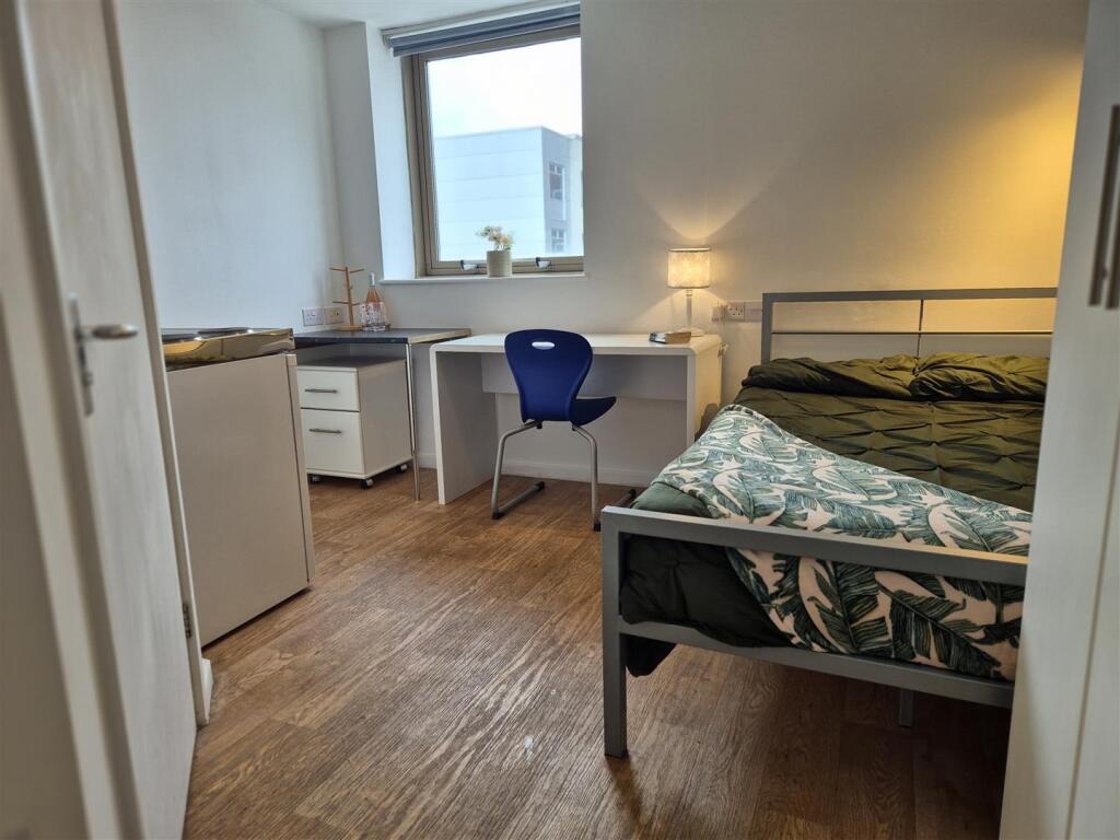 Main image of property: SELF CONTAINED STUDIO