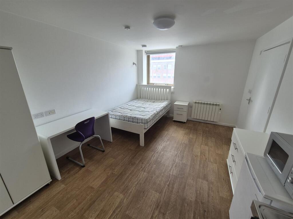 Main image of property: LARGE STUDIO WITH BILLS INCLUDED