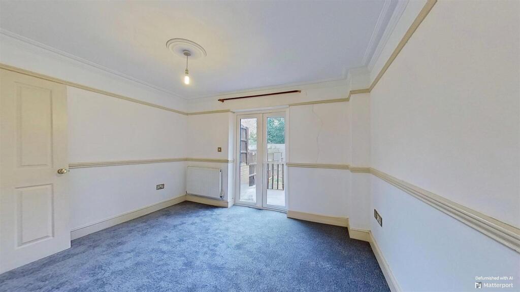 Main image of property: SPACIOUS 3/4 BEDROOM TOWNHOUSE