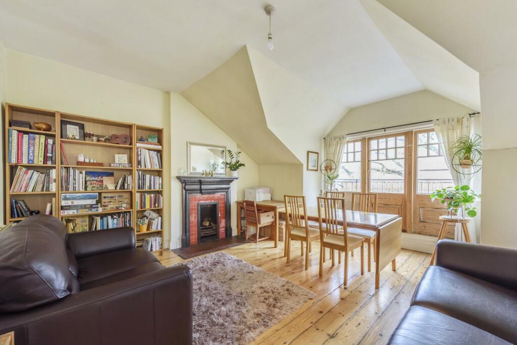 2 bedroom flat for sale in Jacksons Lane, Highgate, N6