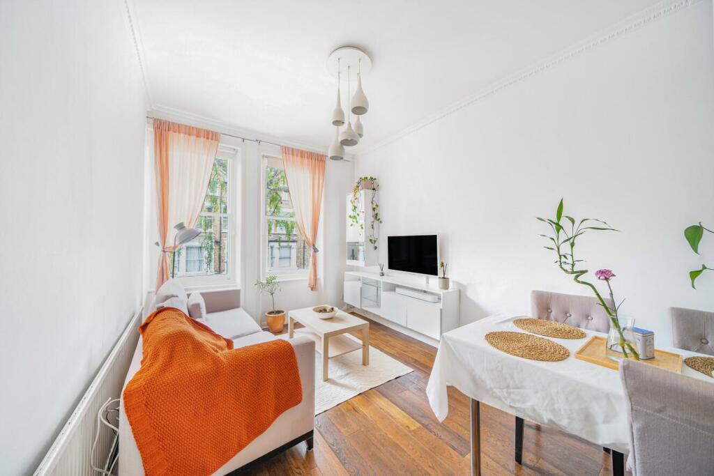 2 bedroom flat for sale in Wembury Road, Highgate, N6