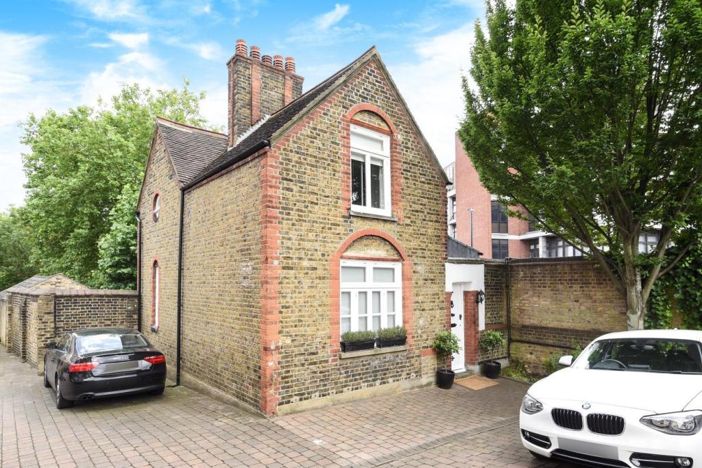 3 bedroom detached house for sale in Highgate Hill, Highgate, N19