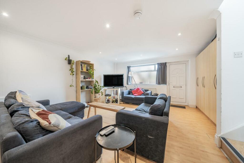 3 bedroom terraced house for sale in Chatterton Road, Highbury, N4