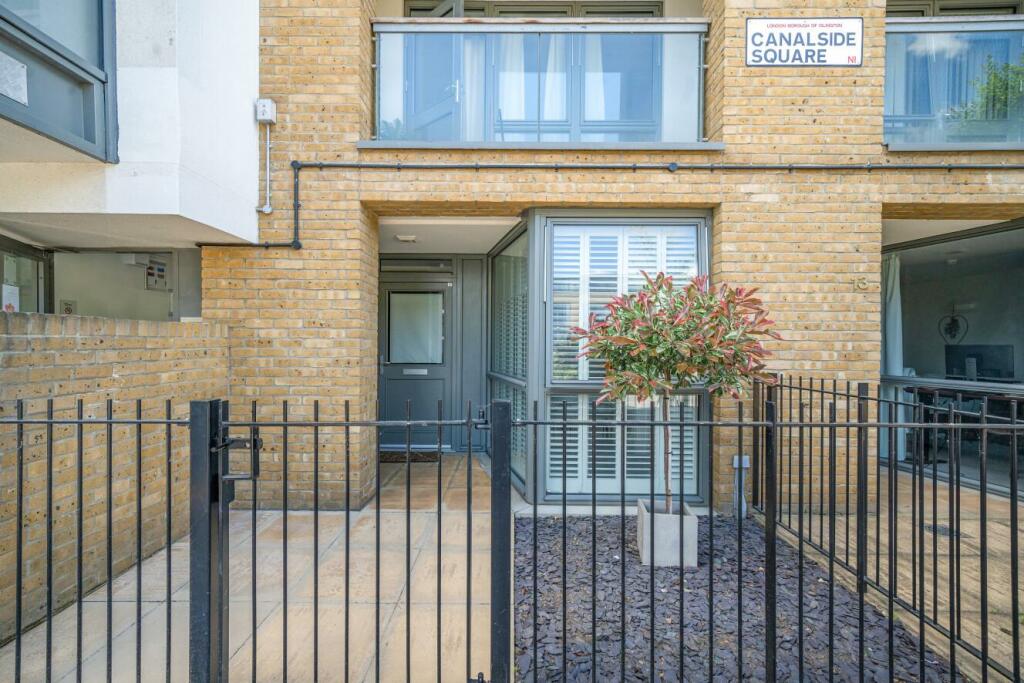 1 bedroom flat for sale in Canalside Square, Islington, N1