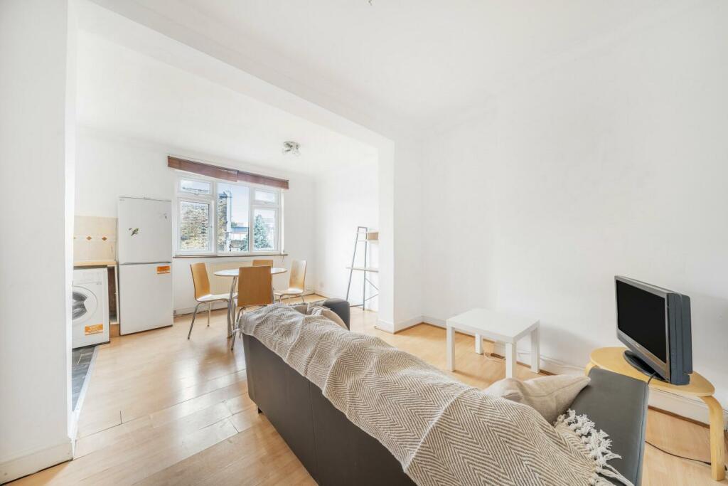 Studio flat for sale in Blackstock Road, Finsbury Park, N4