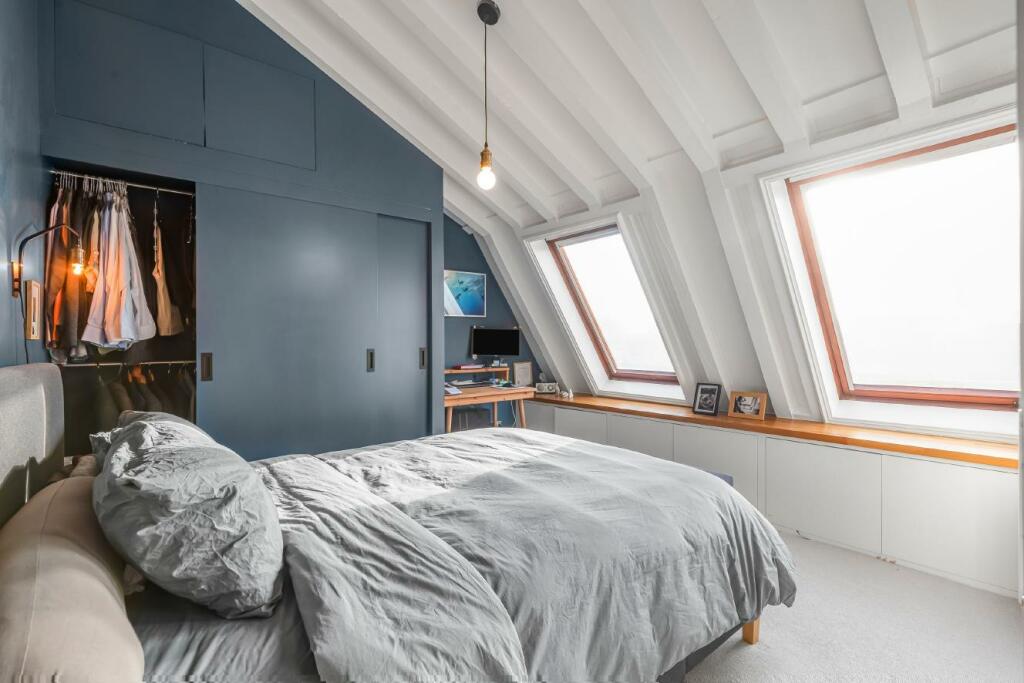 3 bedroom flat for sale in Arundel Square, Islington, N7