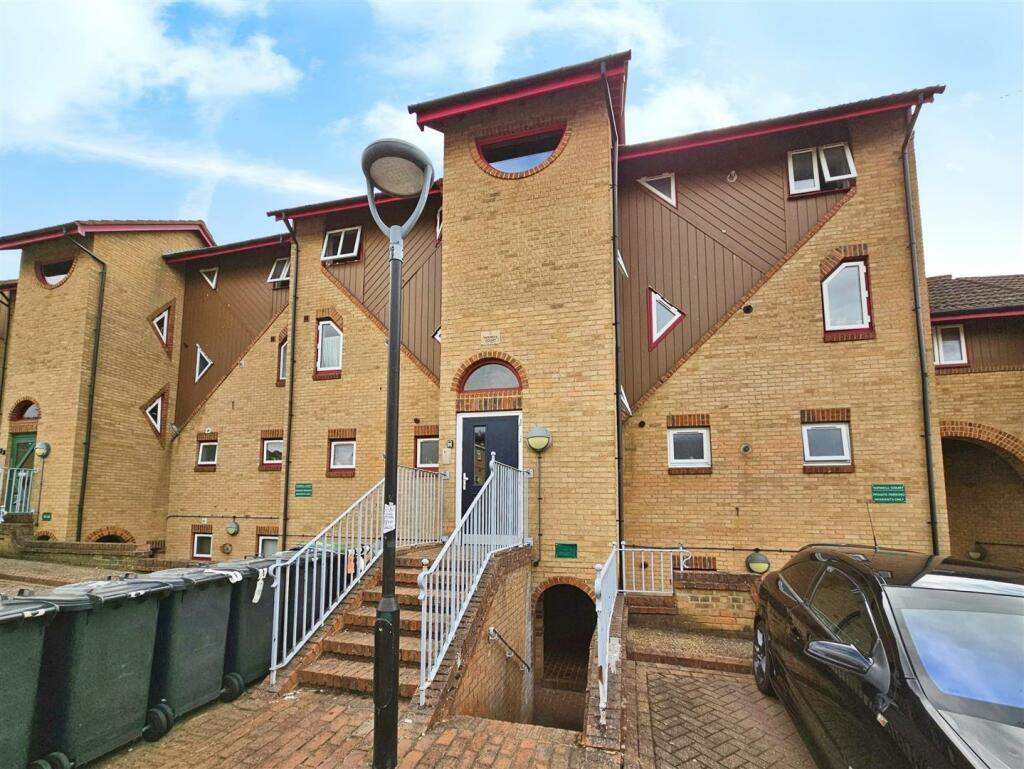 Main image of property: Yarwell Court, Highfield Crescent, Kettering, Northamptonshire