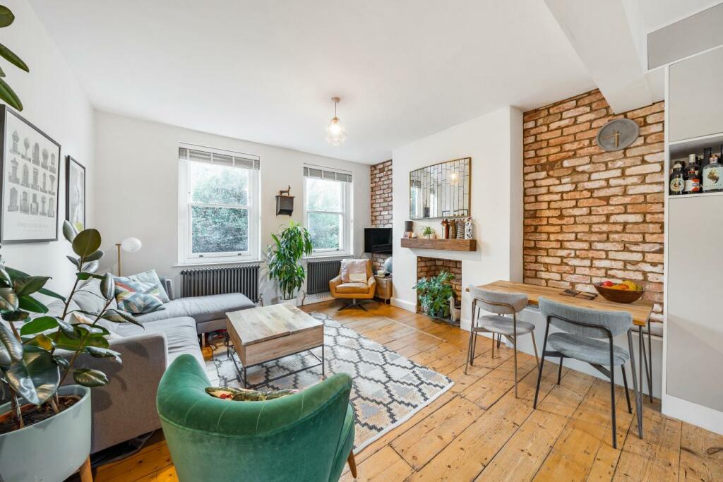 3 bedroom flat for sale in Kennington Park Road, Kennington, SE11