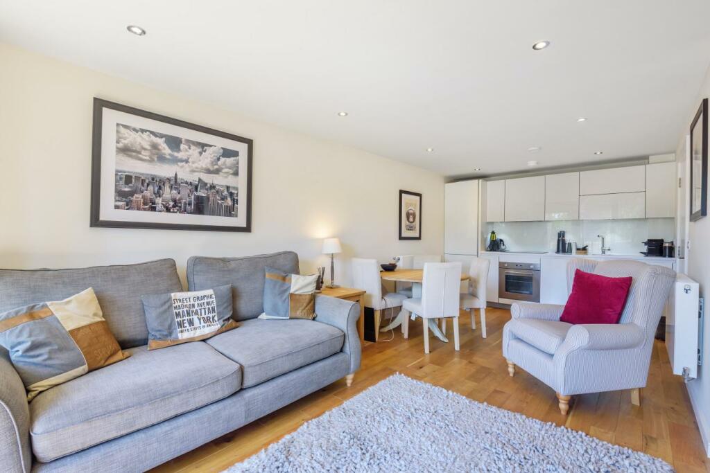 1 bedroom flat for sale in Eythorne Road, Oval, SW9