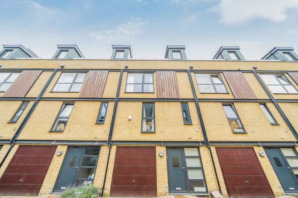 Main image of property: Chiltonian Mews, London, SE13