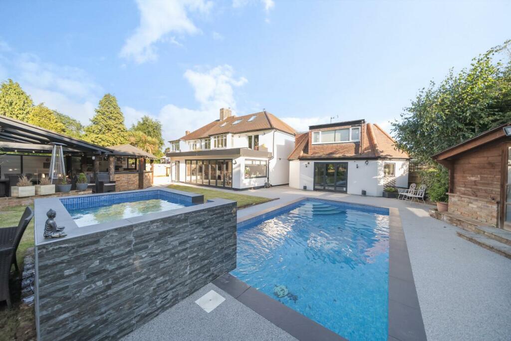 5 bedroom semidetached house for sale in Riefield Road, Eltham, SE9