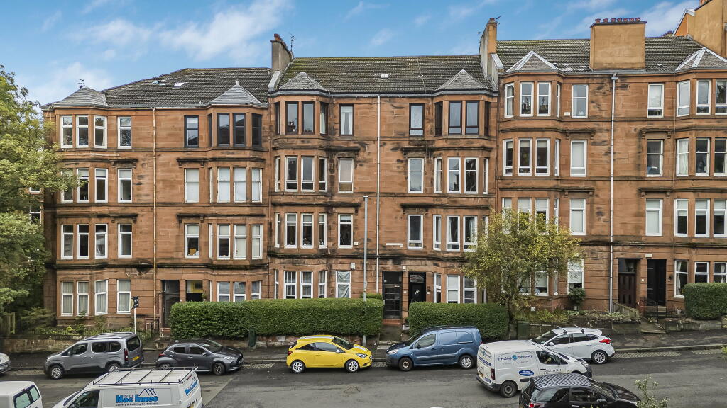 Main image of property: Flat 2/1, 13 Thornwood Drive, Thornwood, Glasgow, G11 7TS