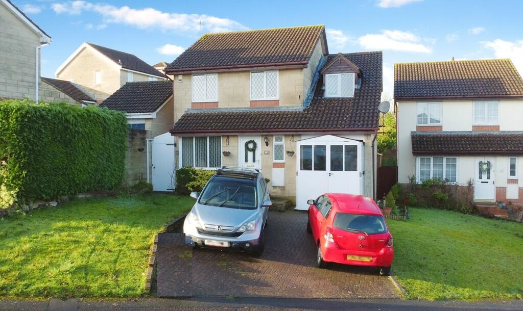 4 bedroom detached house for sale in Buckthorn Drive, Swindon, SN25