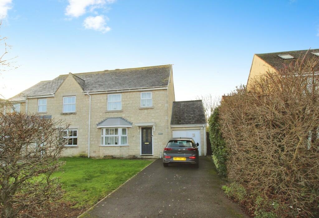 3 bedroom semidetached house for sale in Stockham Close, Cricklade, SN6