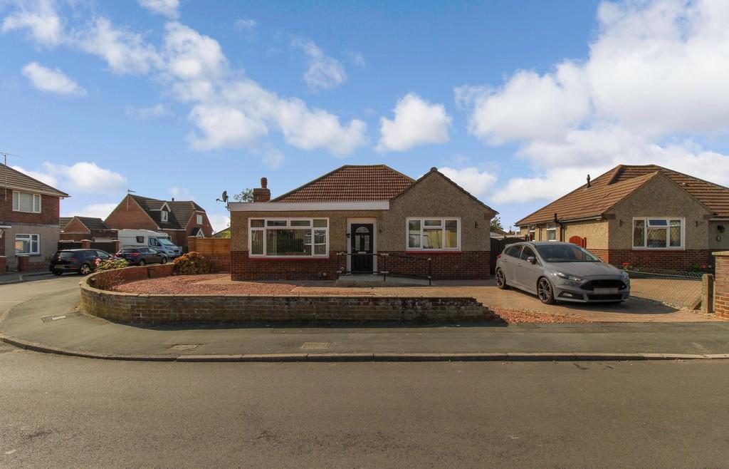 3 bedroom detached bungalow for sale in Whilestone Way, Swindon, SN3