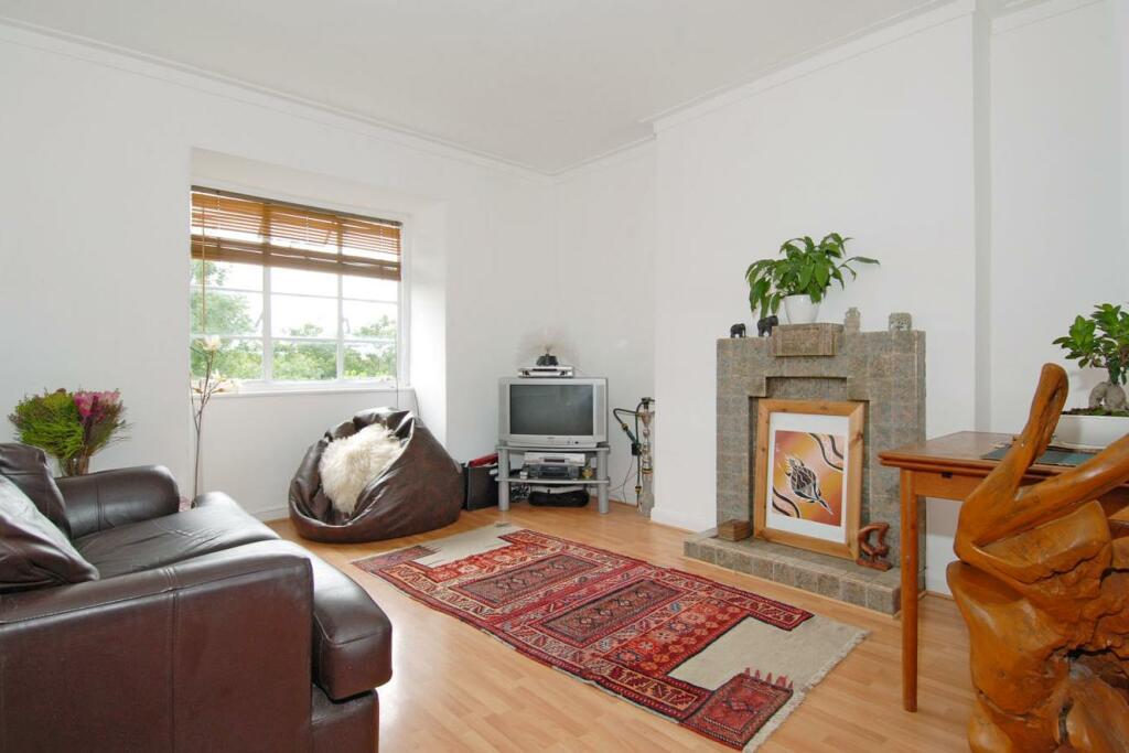 1 bedroom flat for sale in Colney Hatch Lane, Muswell Hill, N10