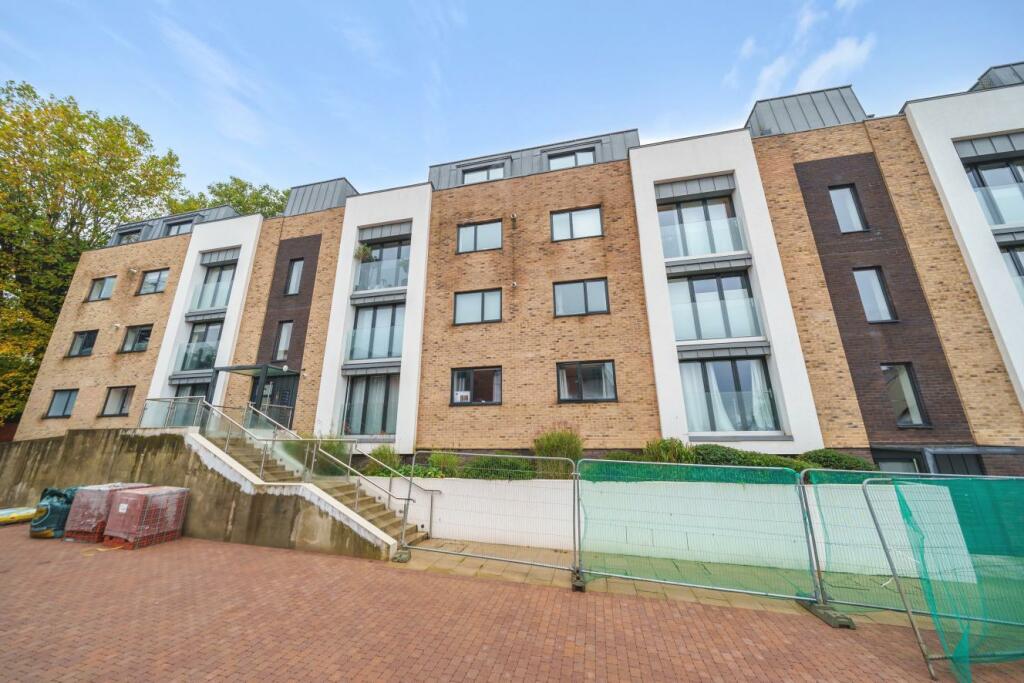 2 bedroom flat for sale in Connaught Gardens, Muswell Hill, N10