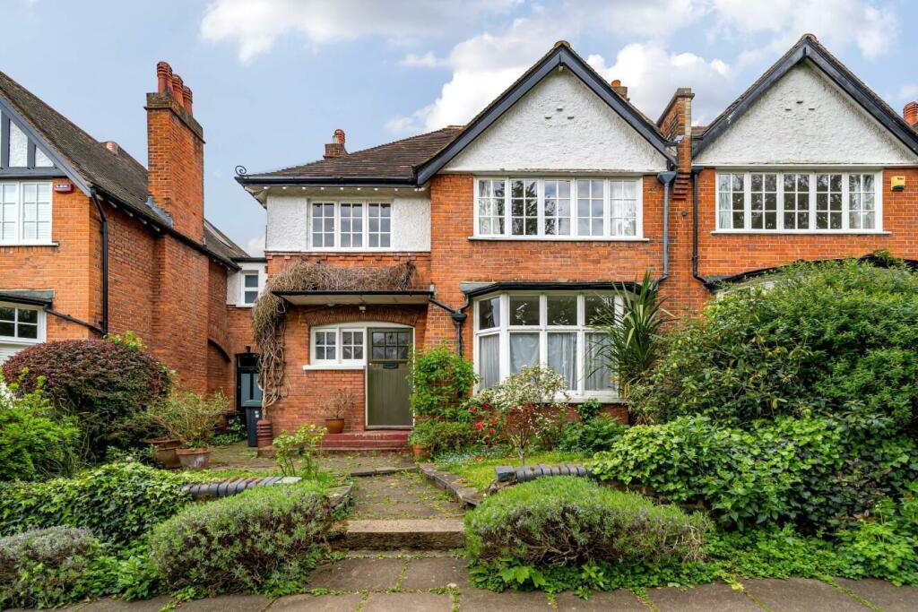 4 bedroom terraced house for sale in Rookfield Avenue, Muswell Hill, N10