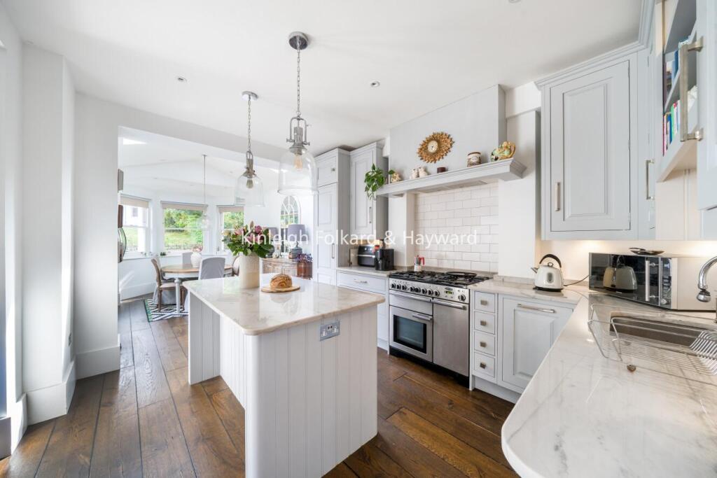 Main image of property: Creighton Avenue, London, N10