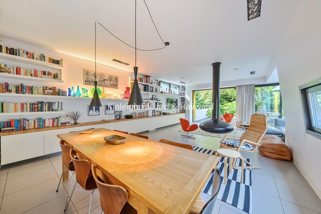 Main image of property: Creighton Avenue, London, N10