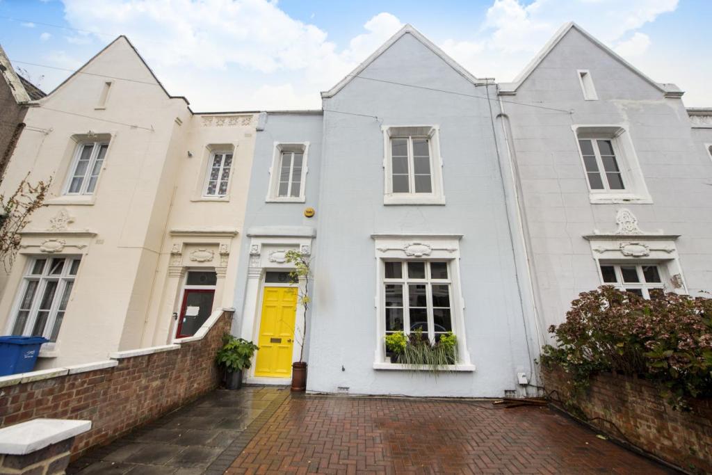 4 bedroom terraced house for sale in Montpelier Road, Peckham, SE15