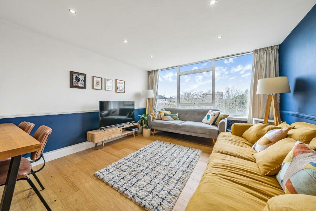 2 bedroom flat for sale in Keswick Road, Putney, SW15