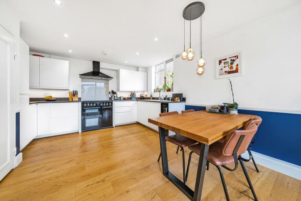 2 bedroom flat for sale in Keswick Road, Putney, SW15