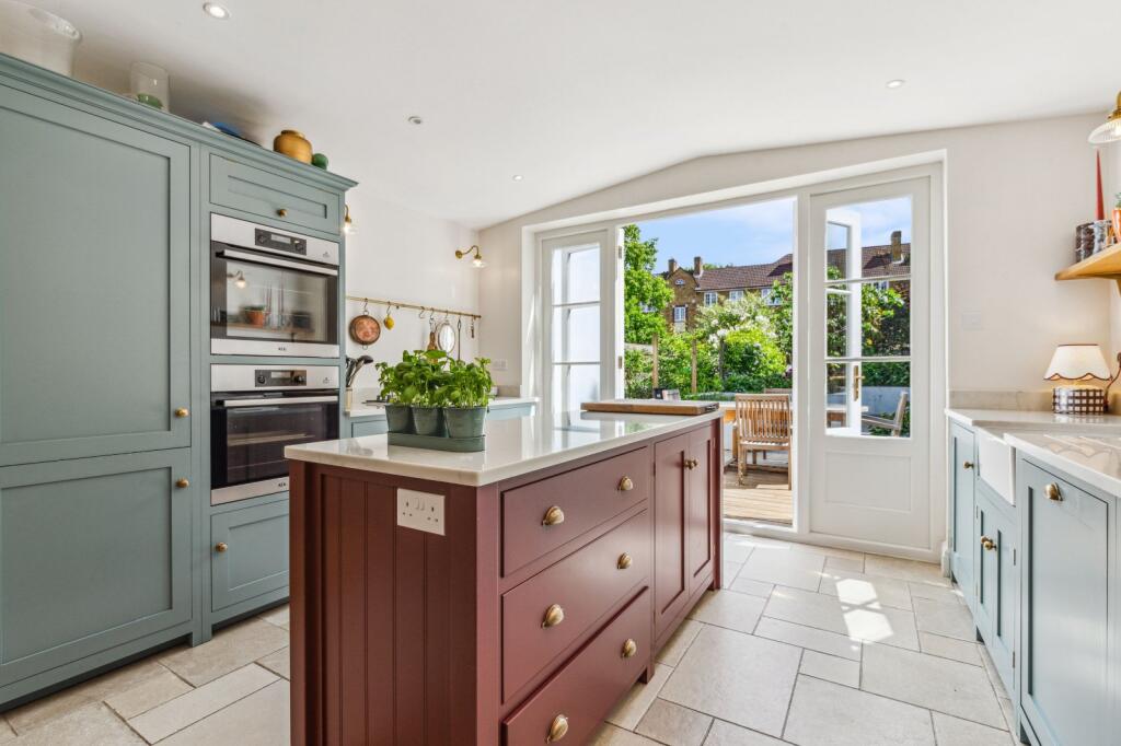 Main image of property: Frogmore, London, SW18