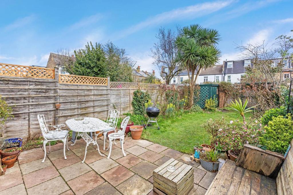 3 bedroom terraced house for sale in Elsenham Street, Southfields, SW18