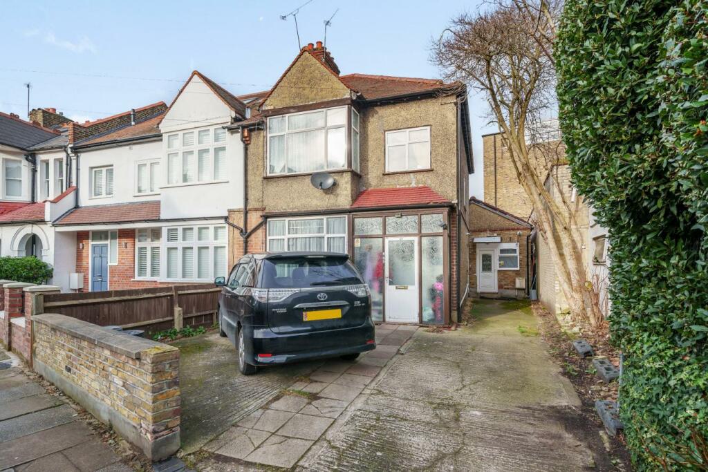 4 bedroom end of terrace house for sale in Pirbright Road, Southfields